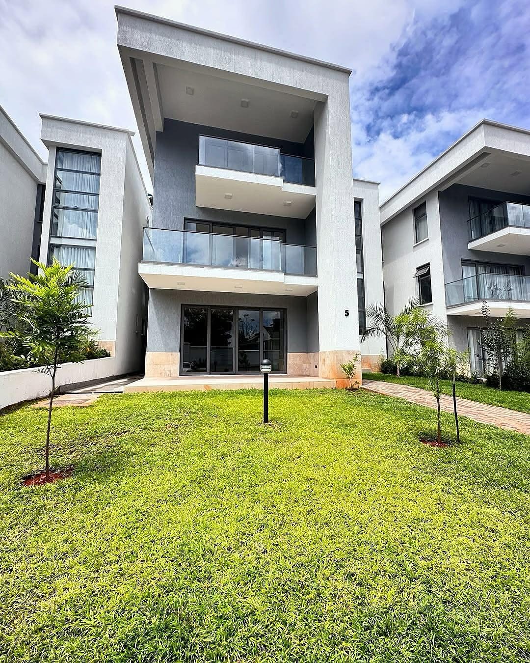 5 Bedroom Villa