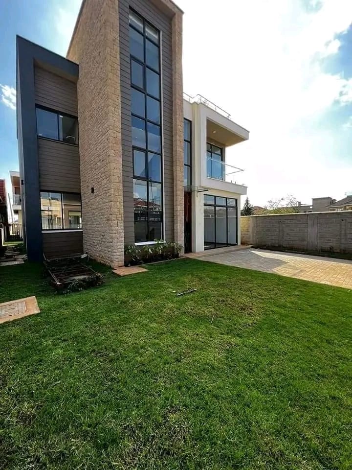 Stunning 5-bedroom villa in Membley
