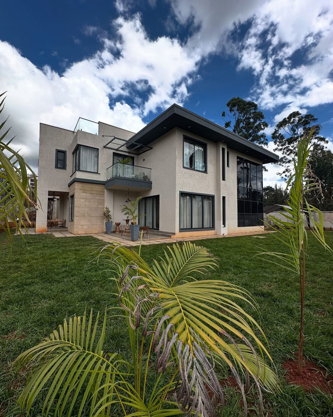4 Bedroom and Dsq