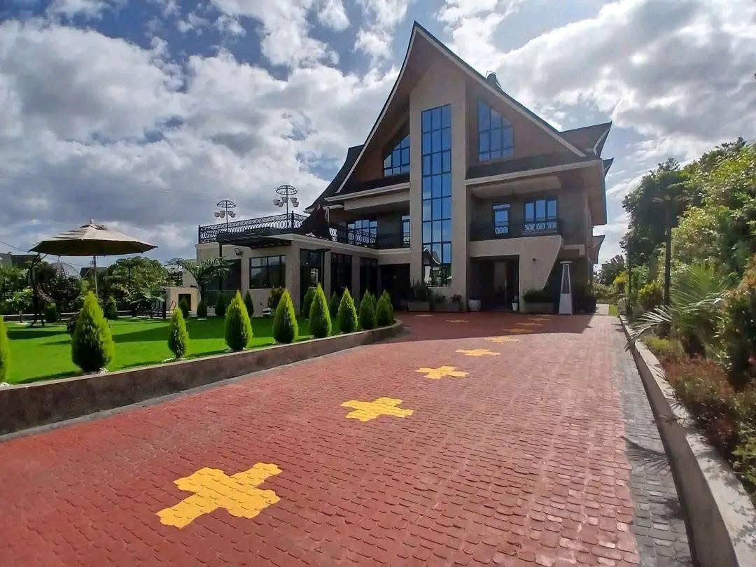 6 Bedroom