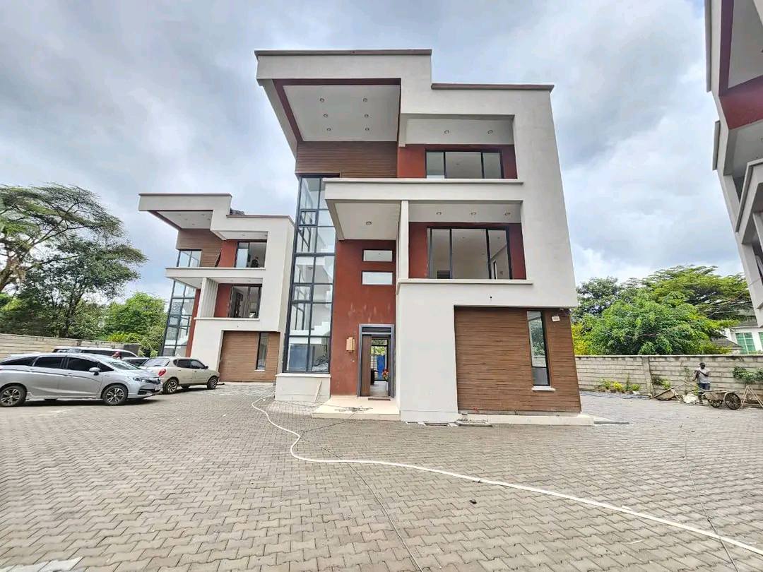 5-Bedroom and DSQ