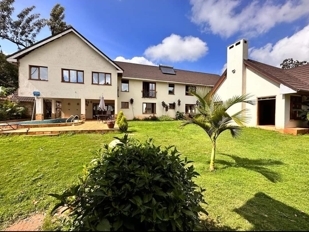6 Bedroom House in Ridgeways
