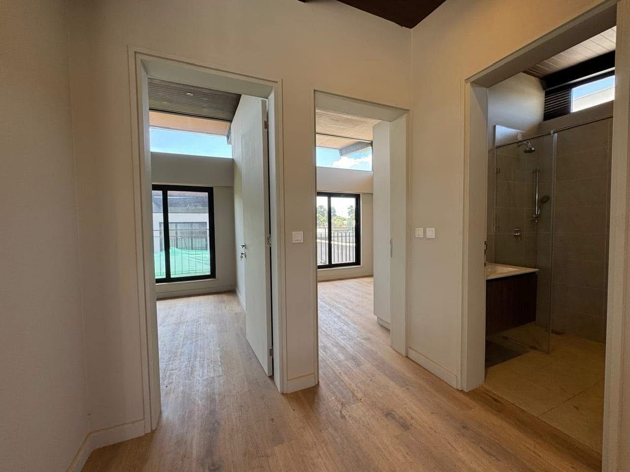 4 Bedroom image 16