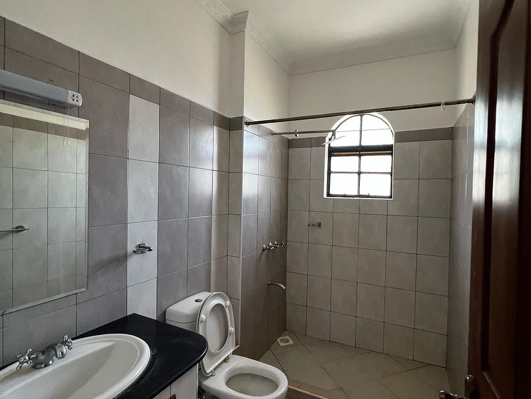 4-Bedroom Villa image 7