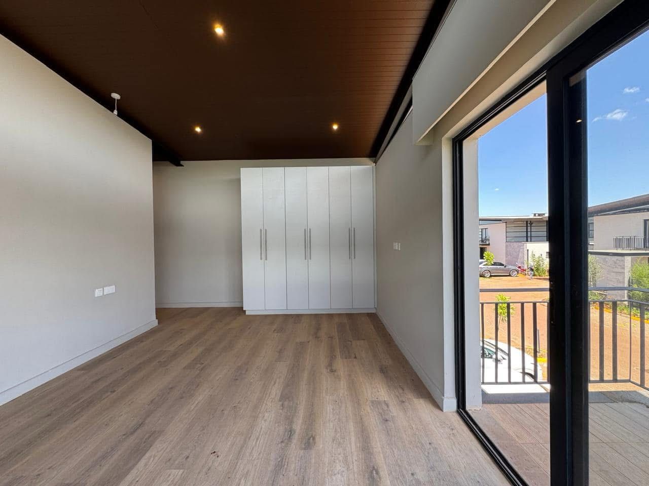 4 Bedroom image 11