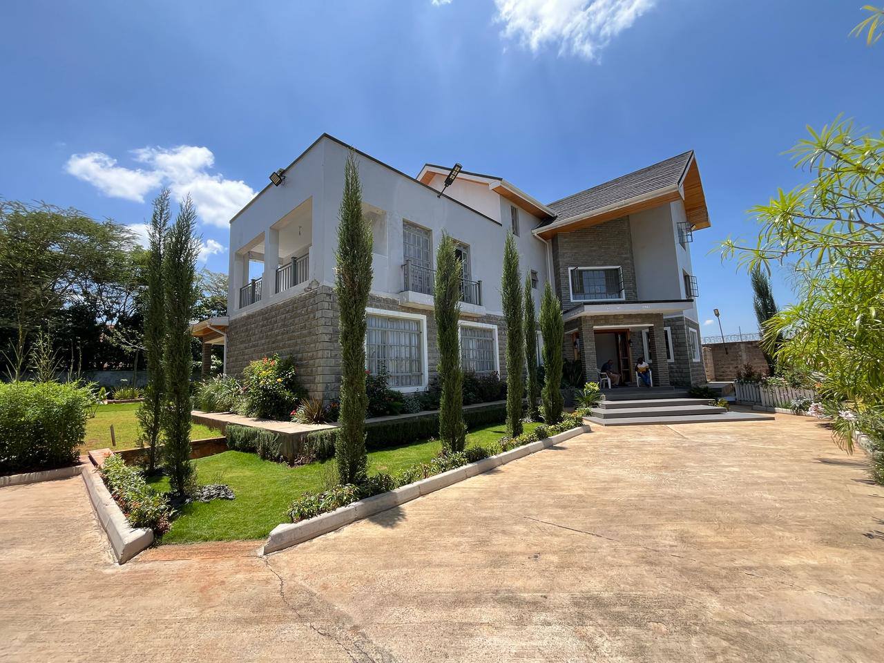 6 Bedroom Townhouse image 5