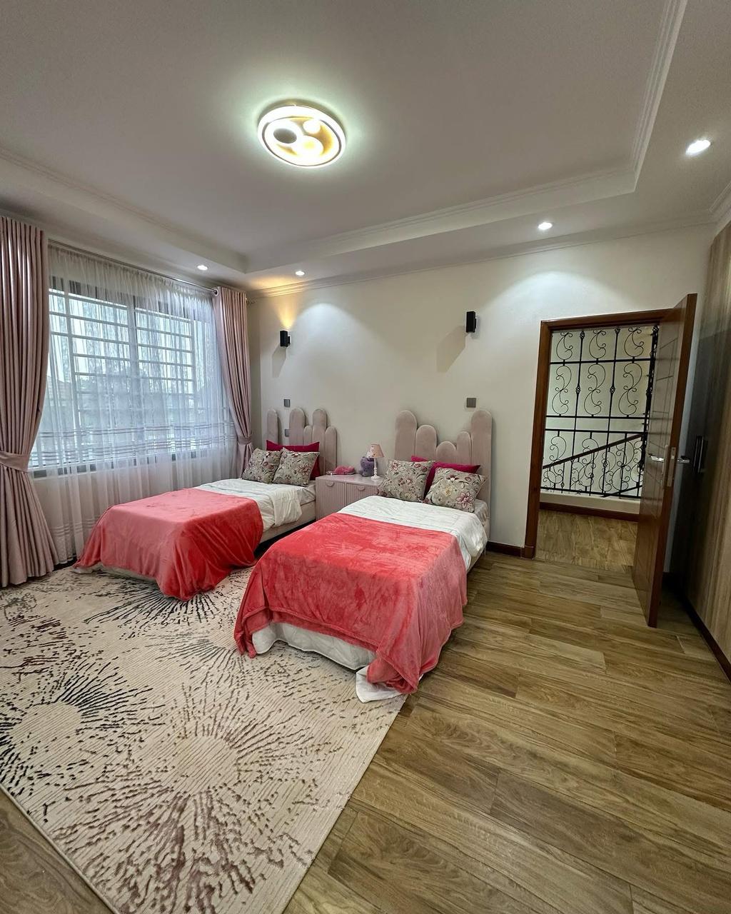 4 Bedroom Villa image 8