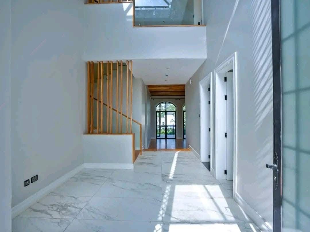 5 Bedroom and DSQ image 11