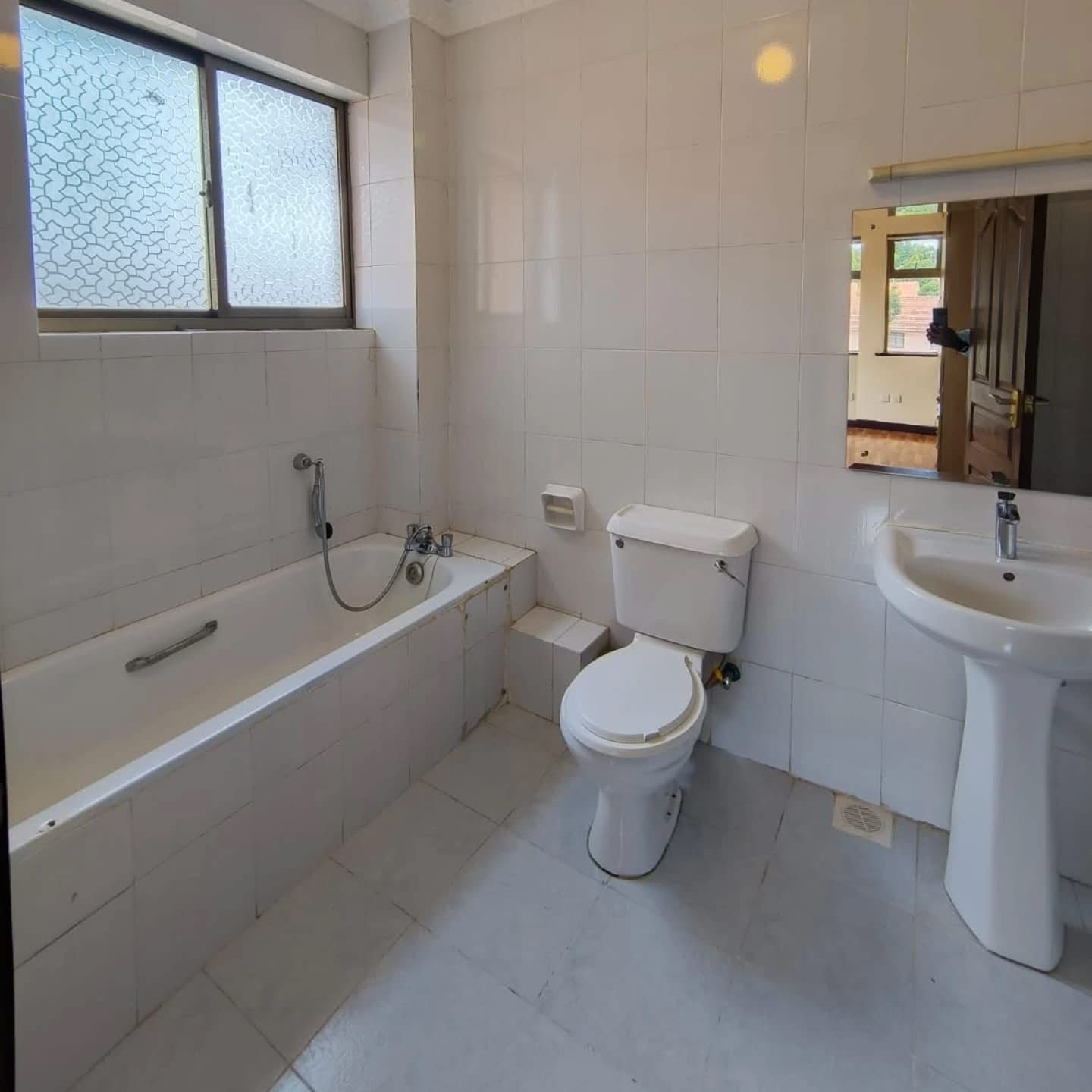 3 Bedroom Apartment image 7