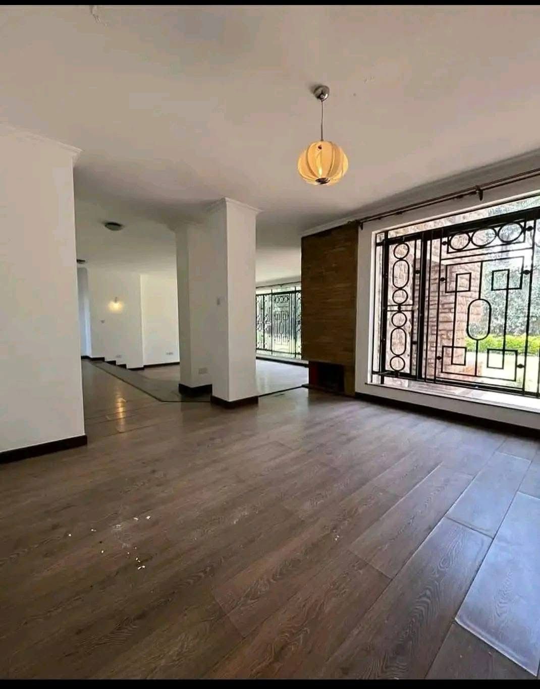 5 Bedroom Townhouse image 2