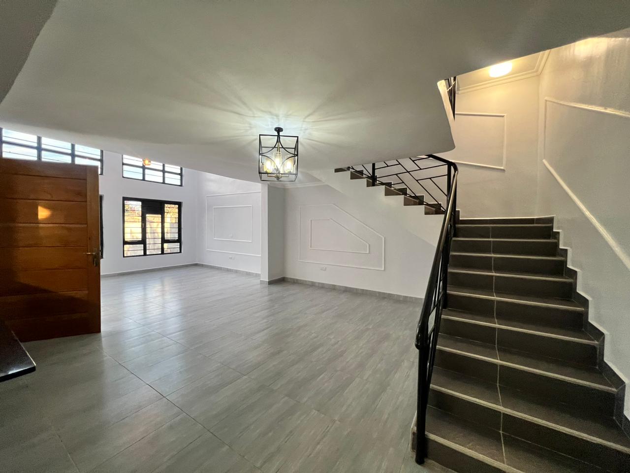 4 Bedroom Villa image 2
