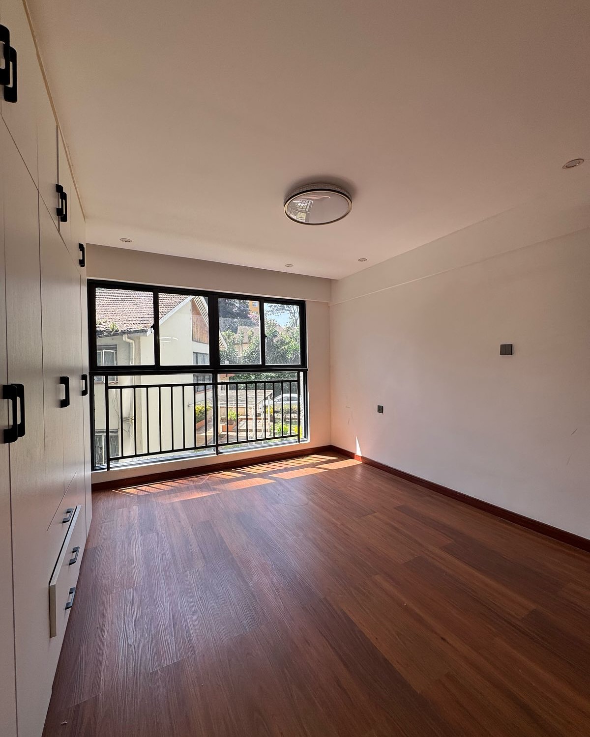 Studio Apartment image 5