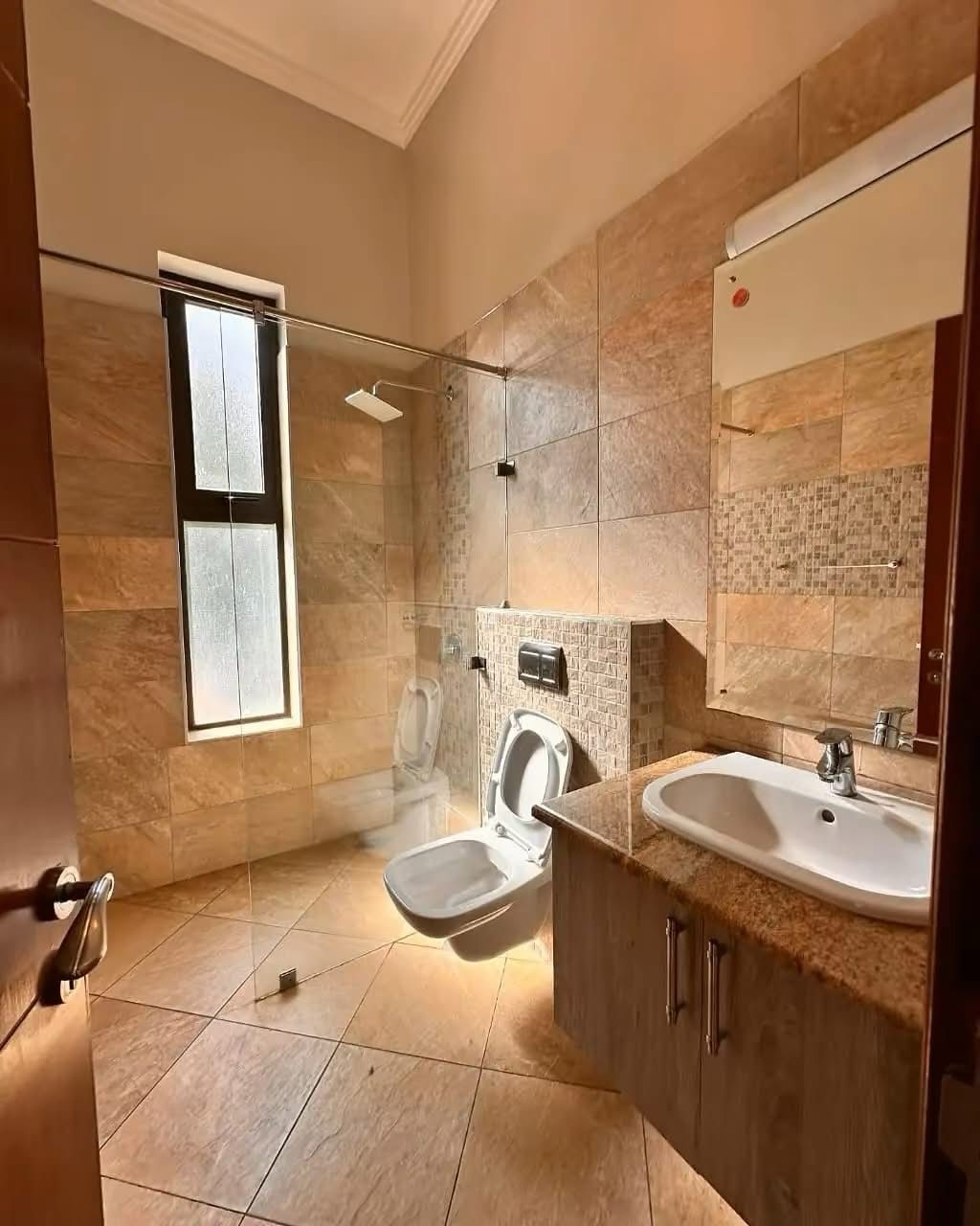5 Bedroom image 8