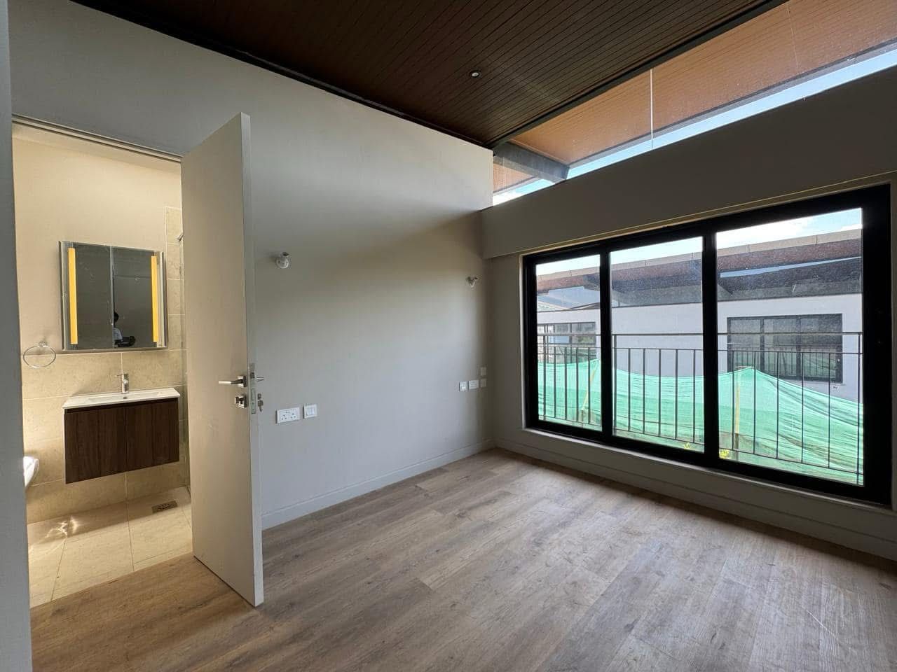 4 Bedroom image 10