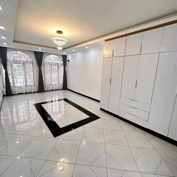 7 Bedroom image 11