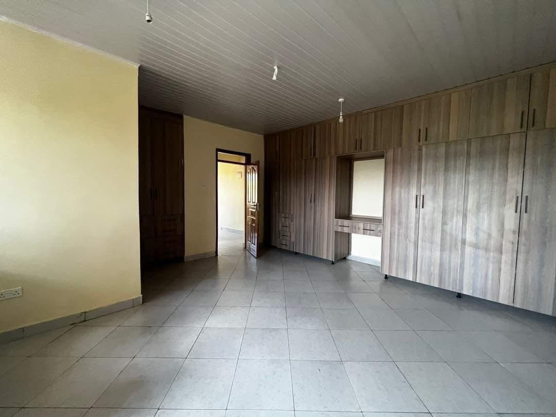 magnificent 4 bedroom house in Membley Estate image 11