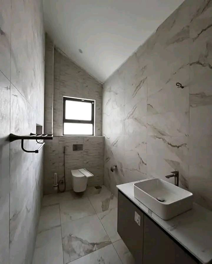 5 Bedroom Townhouse image 3