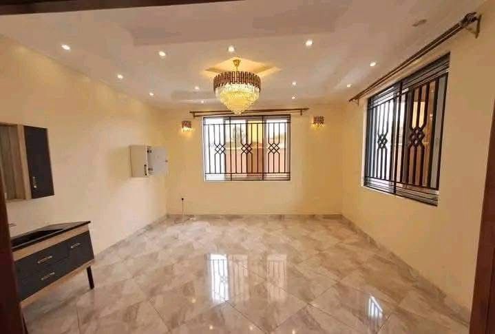 5 Bedroom Villa image 2