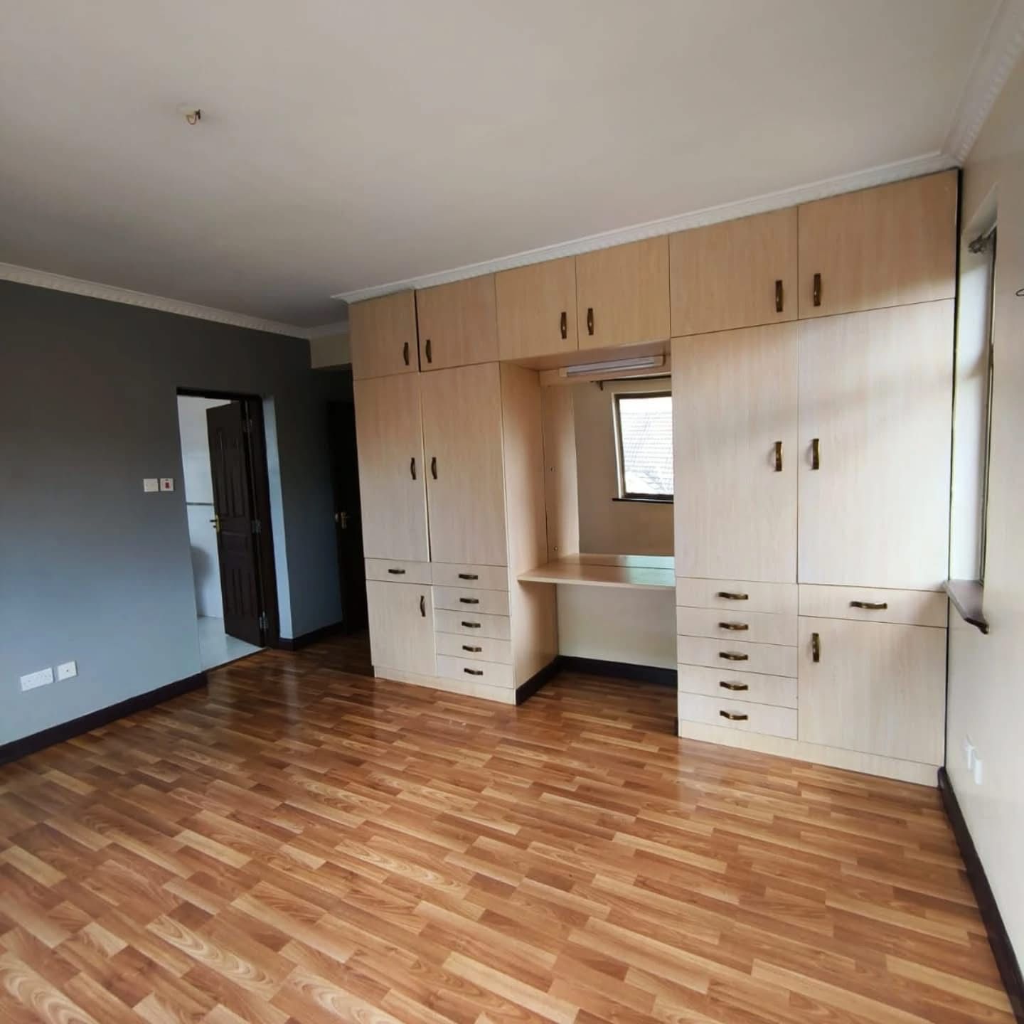3 Bedroom Apartment image 6