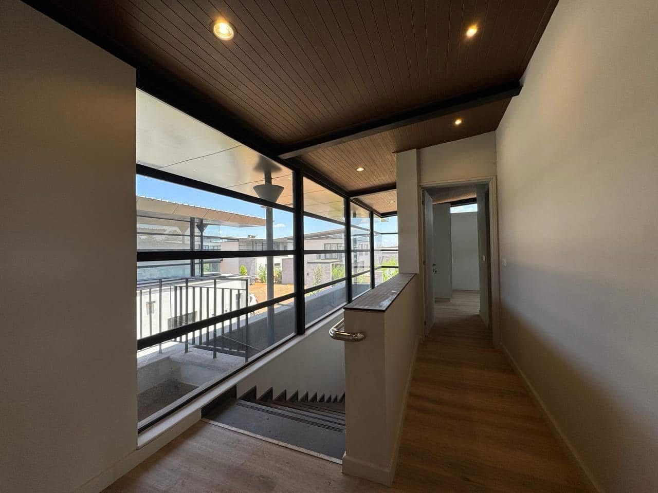 4 Bedroom image 15