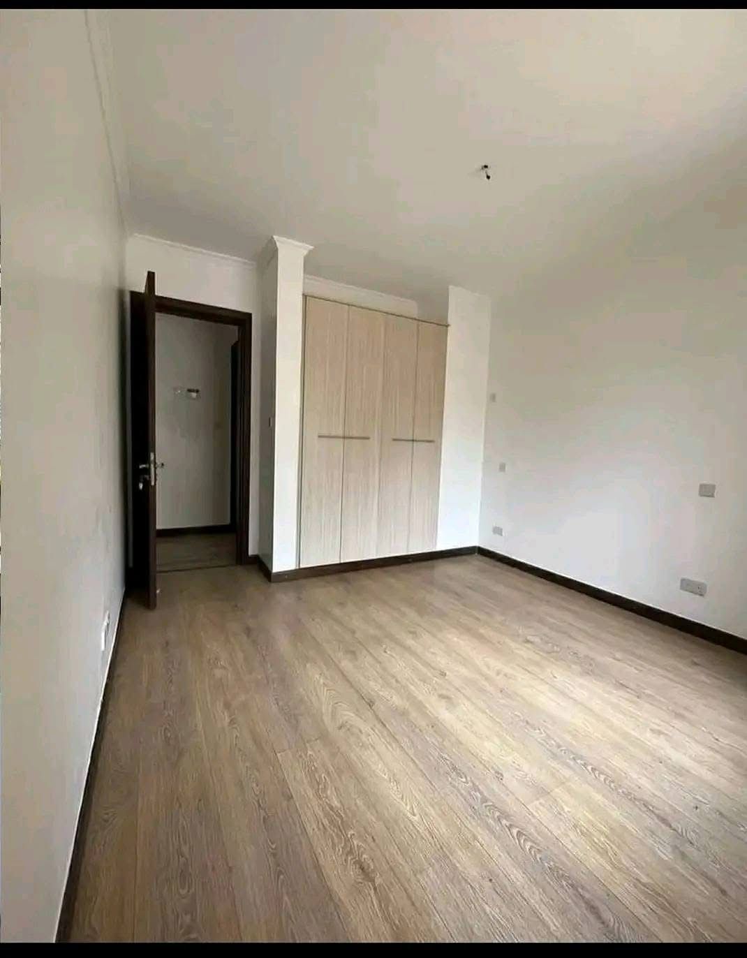 5 Bedroom Townhouse image 5