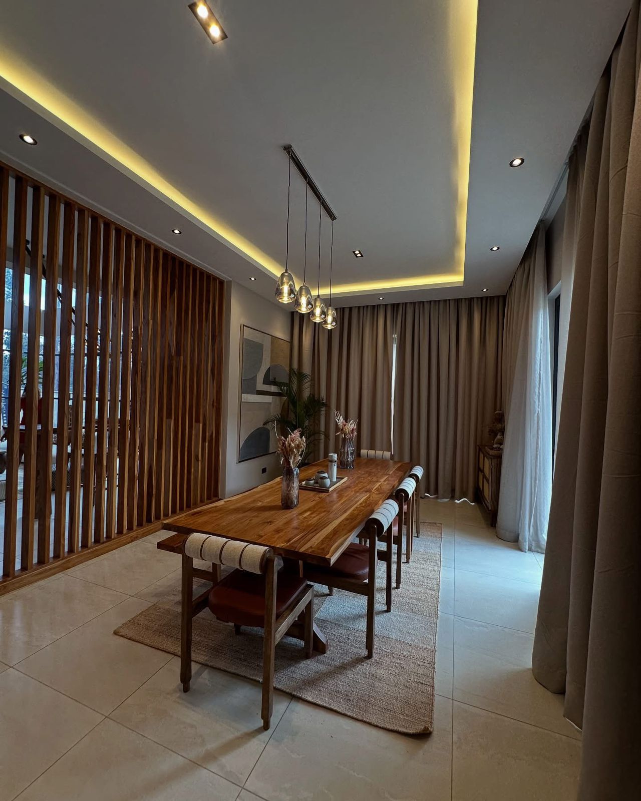 4 Bedroom and Dsq image 3