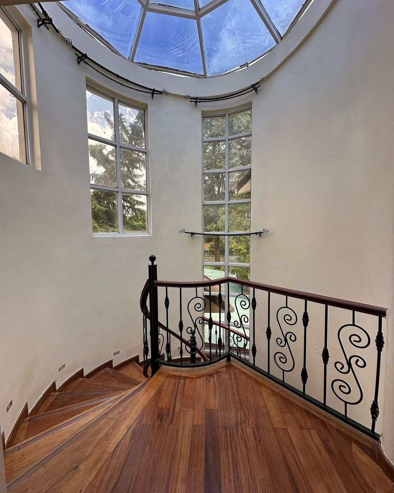 5 Bedroom plus DSQ image 4