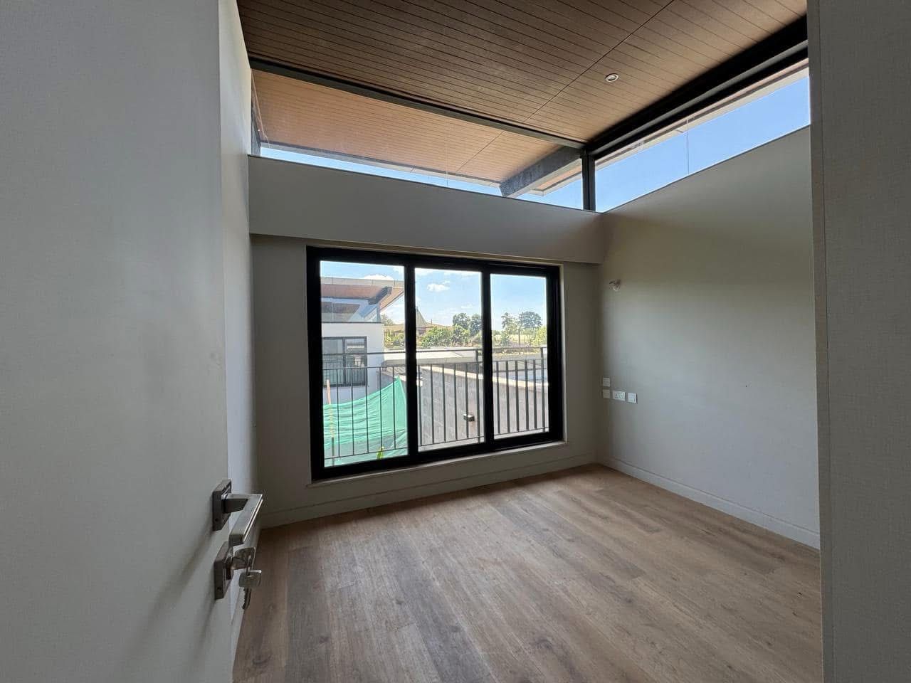 4 Bedroom image 6