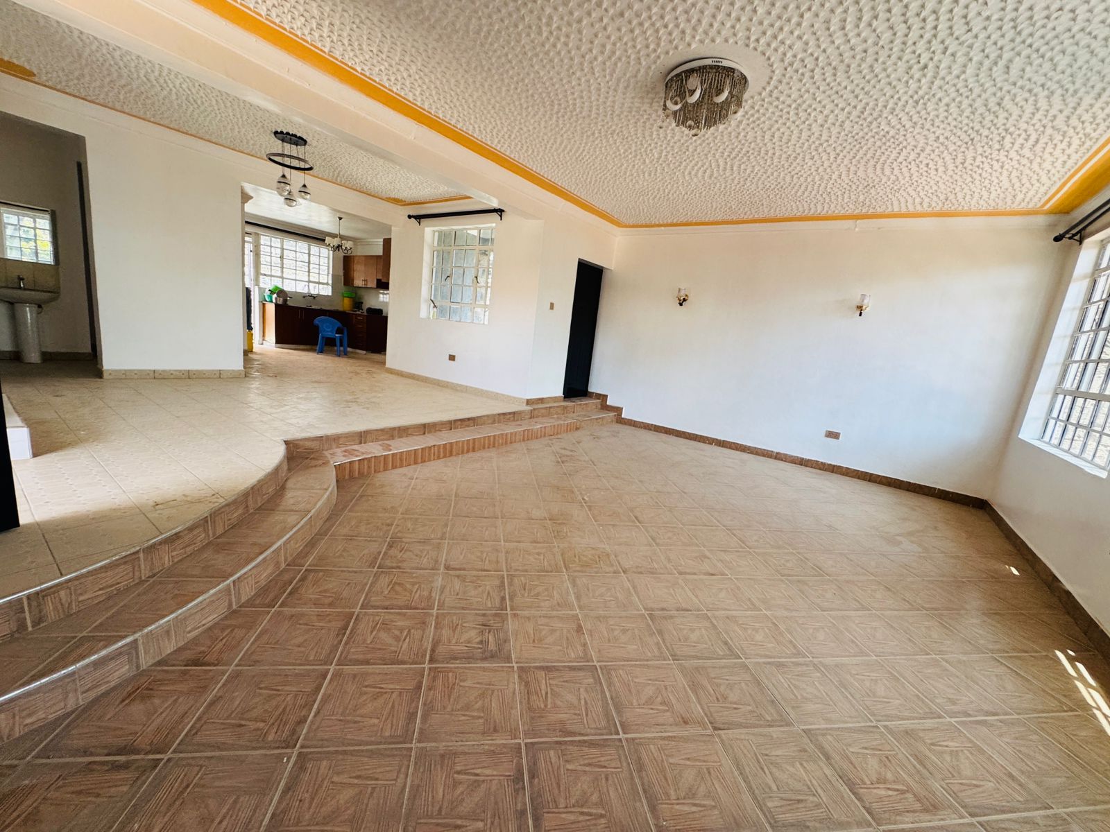 4 Bedroom Villa  For Rent in Membley image 8