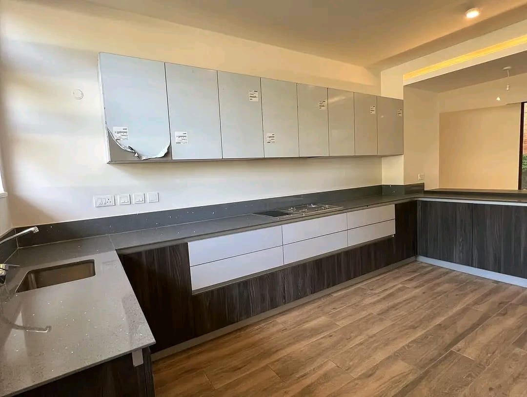 4-Bedroom Villa image 9