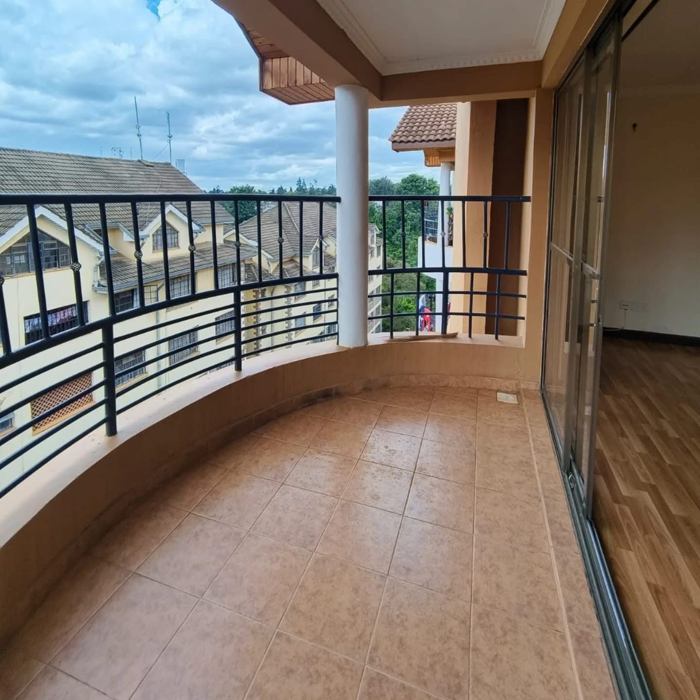 3 Bedroom Apartment image 8