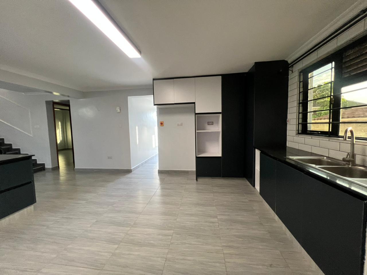 4 Bedroom Villa image 4