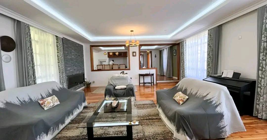 6 Bedroom Townhouse image 3