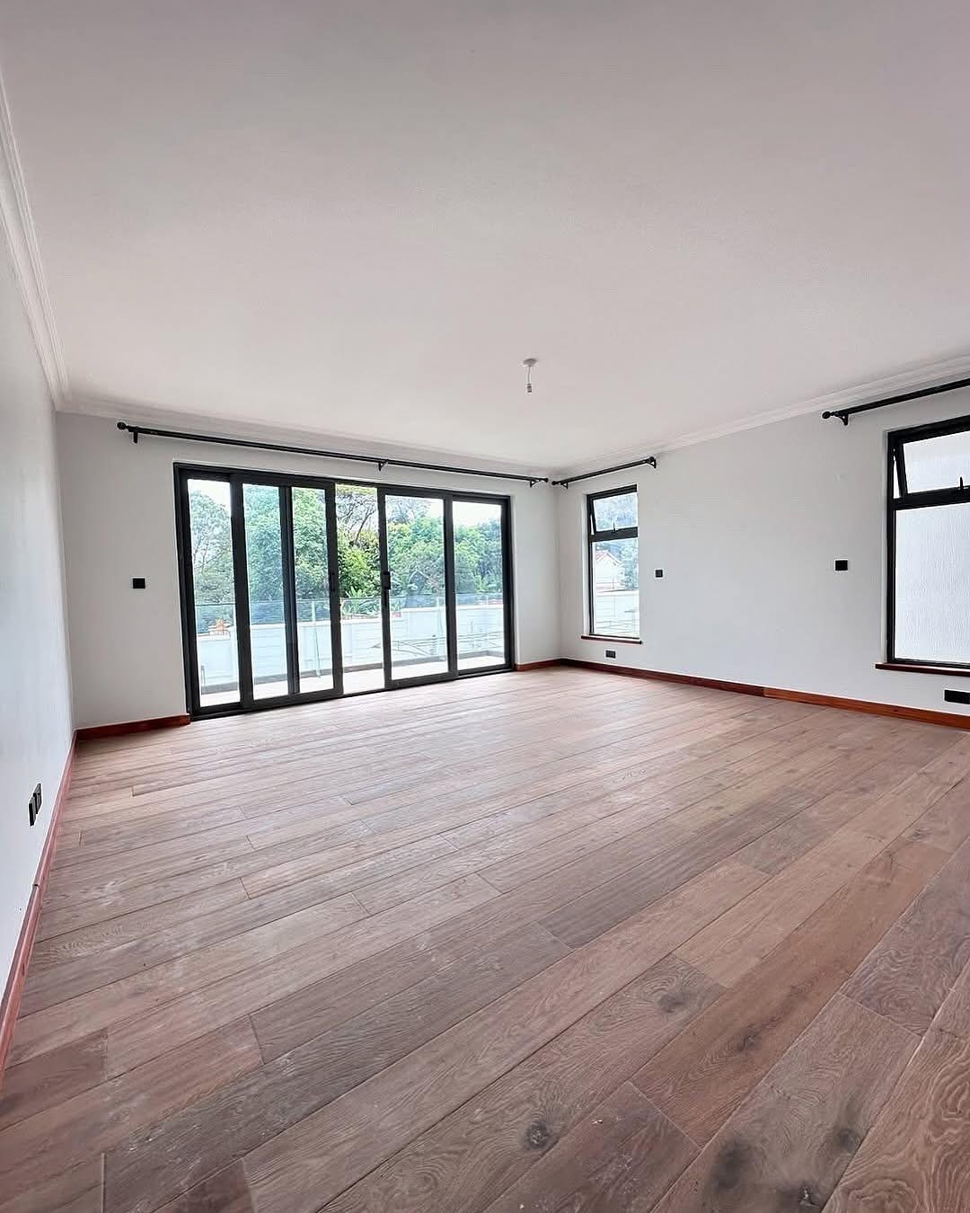 5 Bedroom Villa image 6