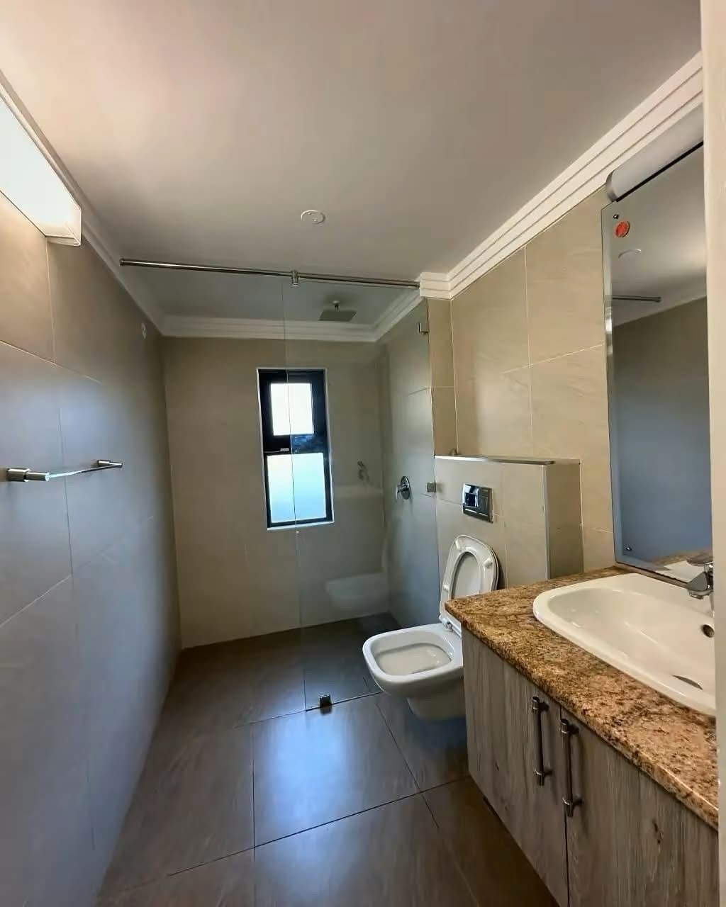 5 Bedroom Villa image 6