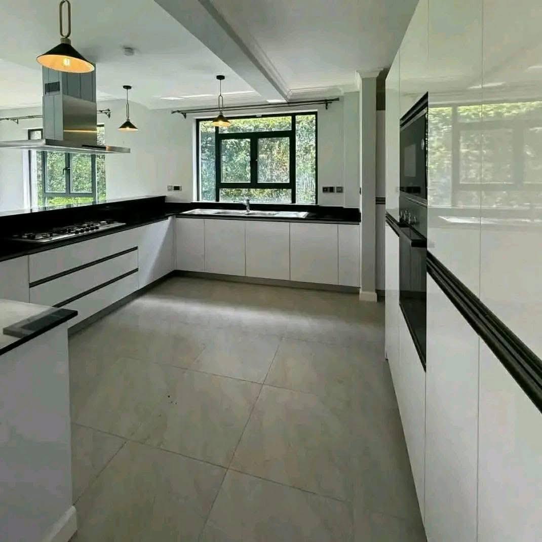 4 Bedroom Villa image 15