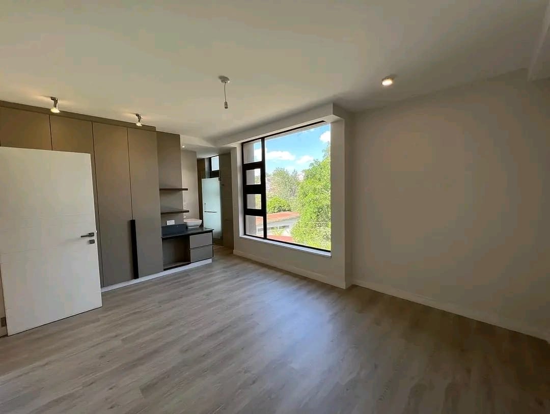 4-Bedroom Villa image 6