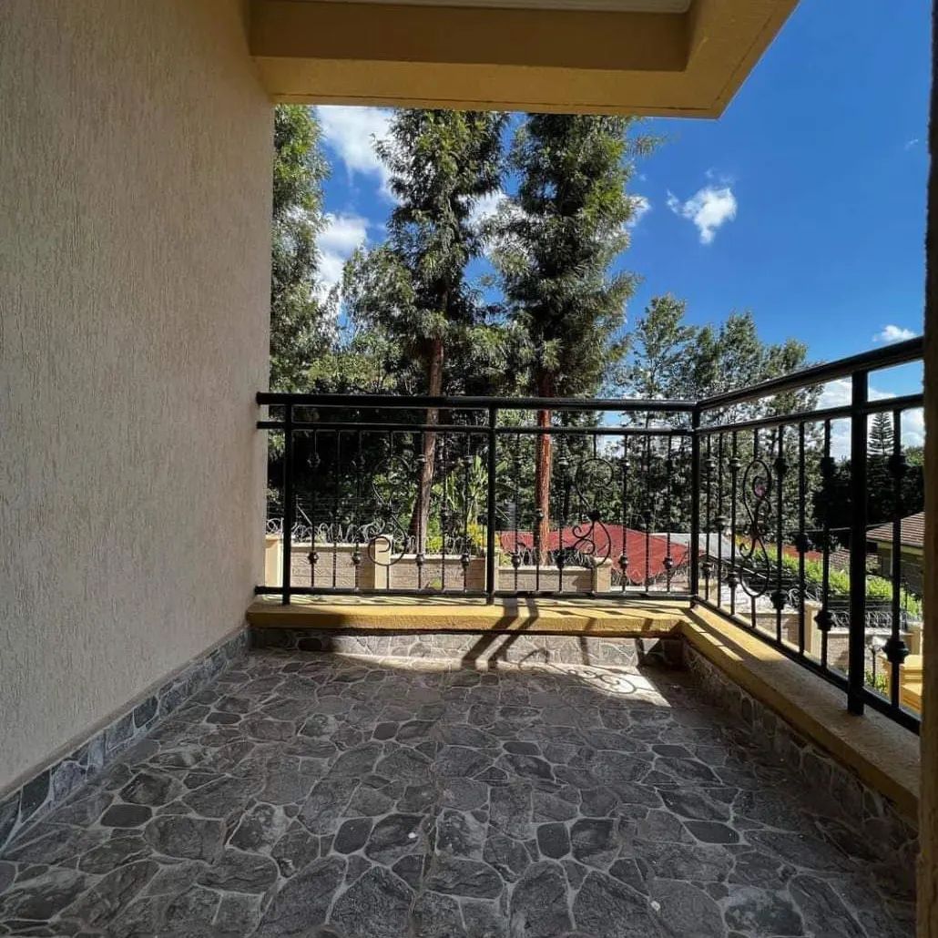 5-Bedroom image 8