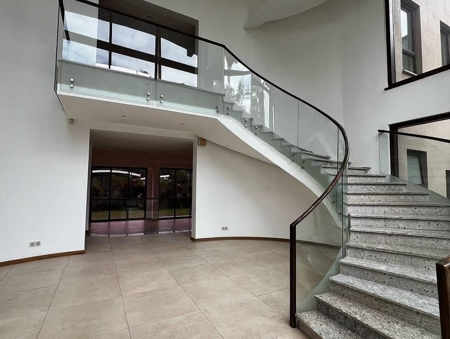 5 bedroom villa image 17