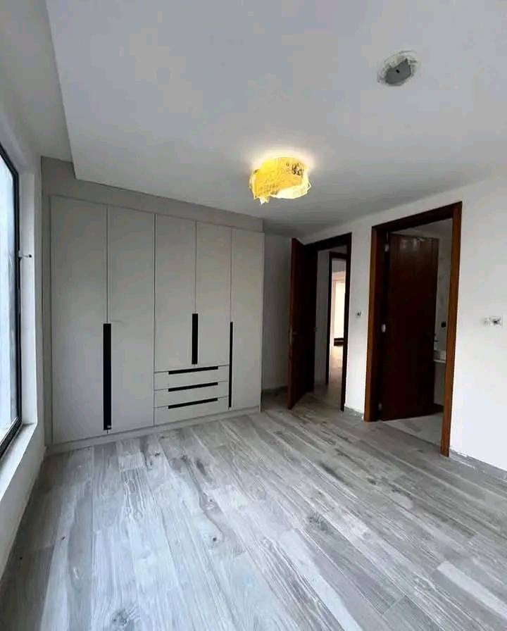 5 Bedroom Townhouse image 2
