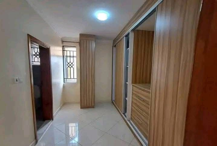 5 Bedroom Villa image 7