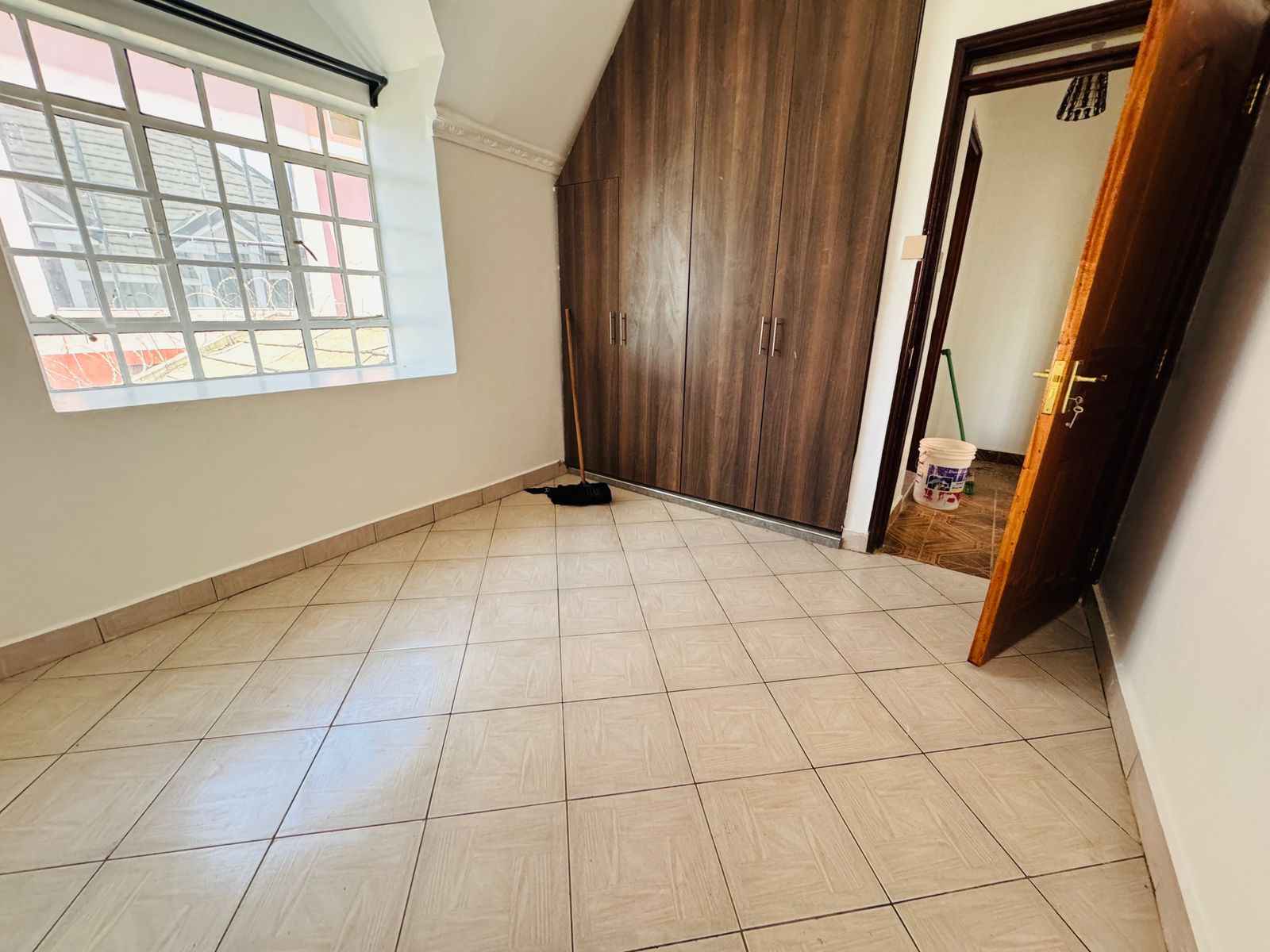 4 Bedroom Villa  For Rent in Membley image 2