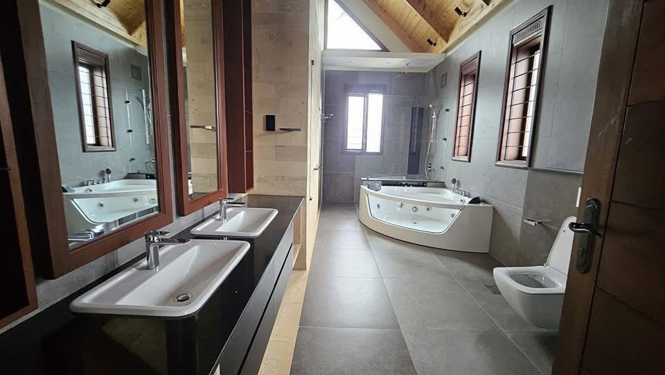 5 Bedroom image 9