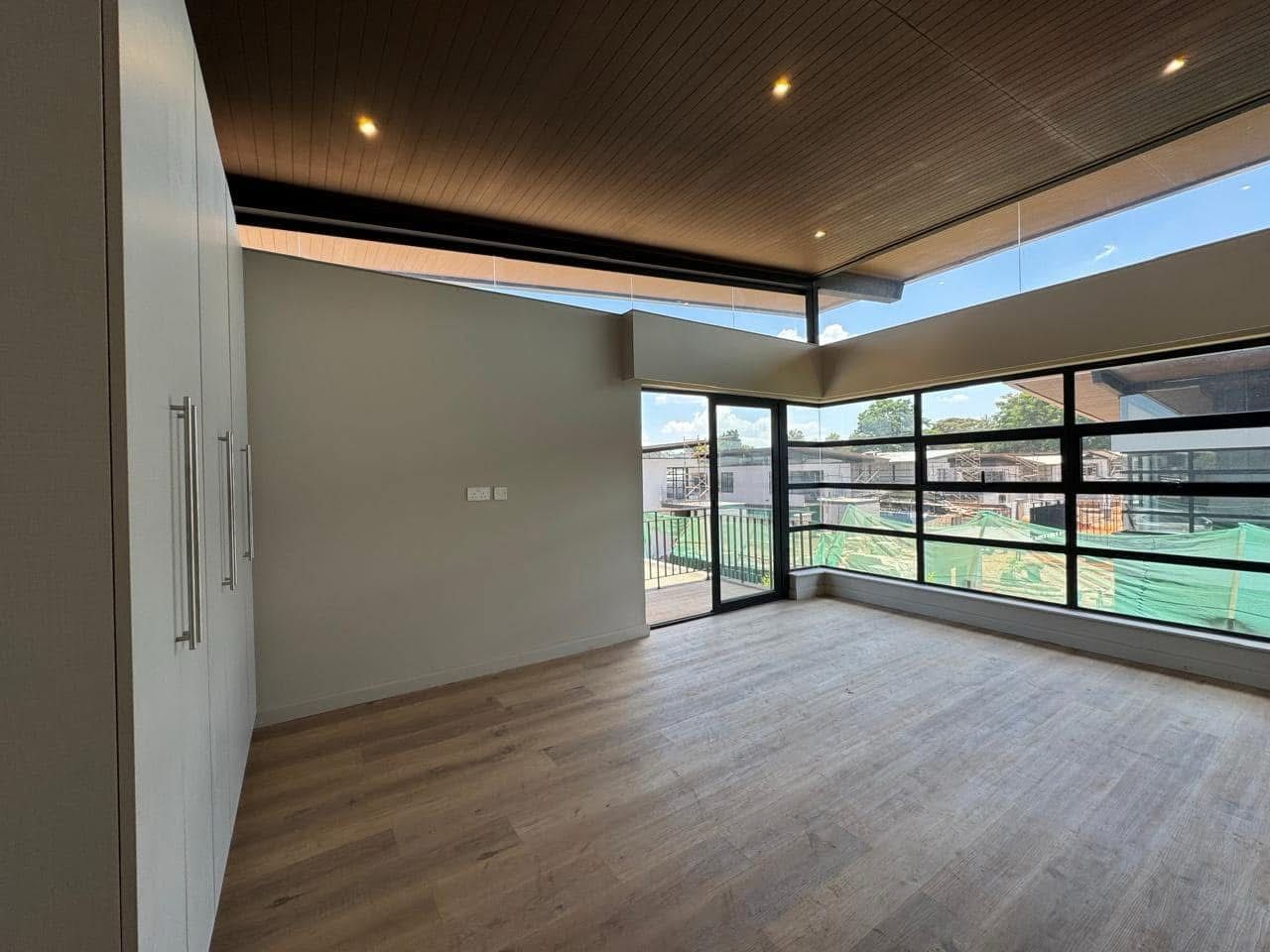 4 Bedroom image 12