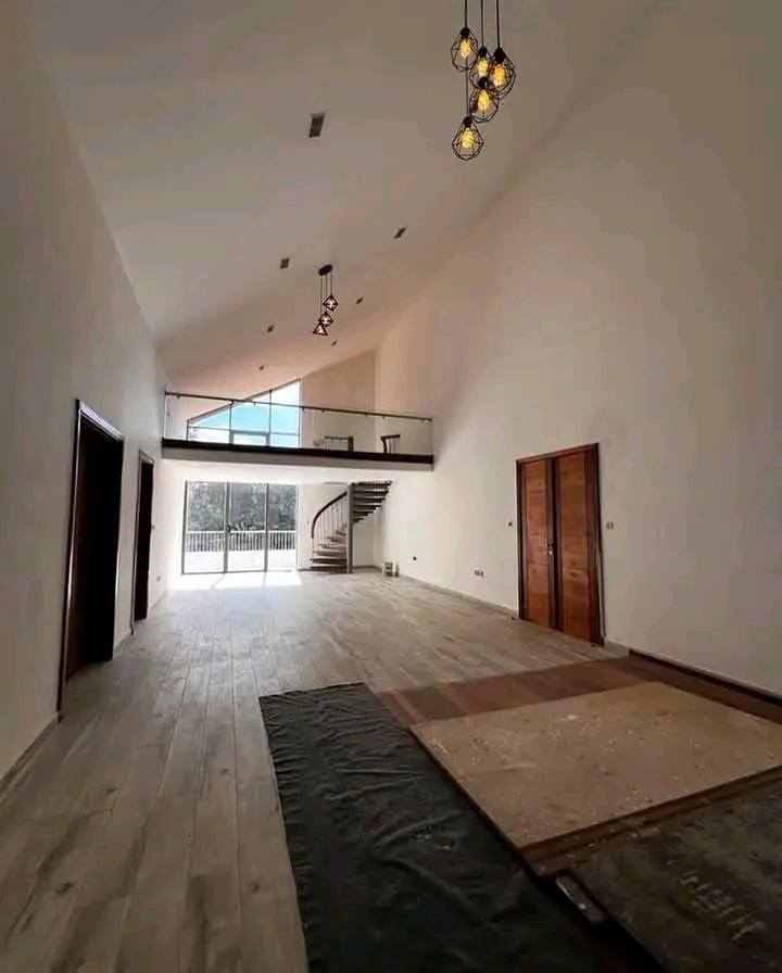 5 Bedroom Townhouse image 5