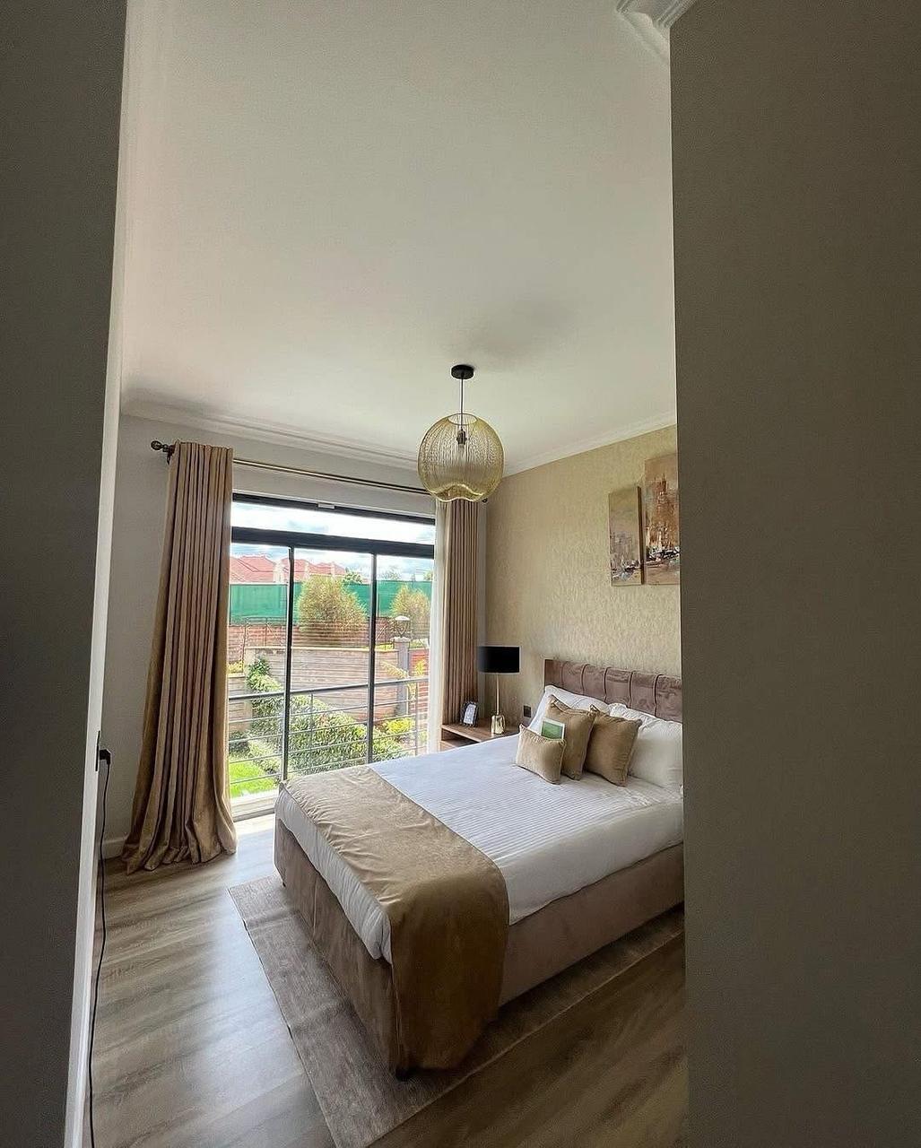 4 Bedroom and DSQ image 4