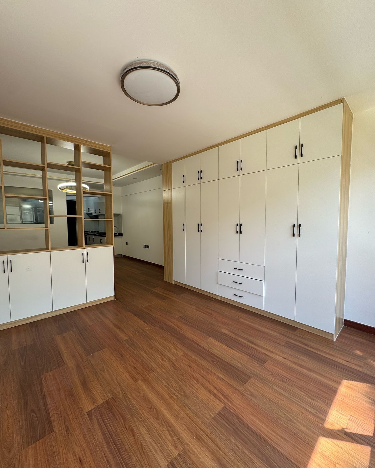 Studio Apartment image 3