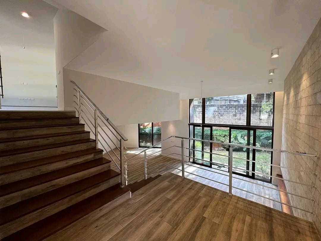4-Bedroom Villa image 8