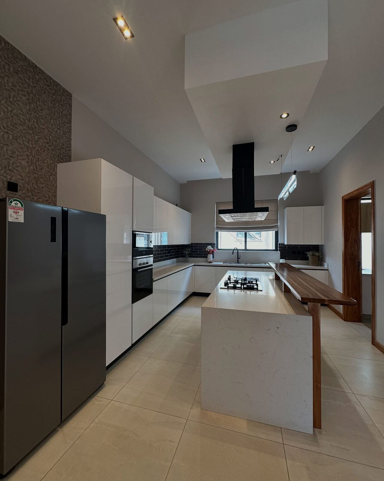 4 Bedroom and Dsq image 18