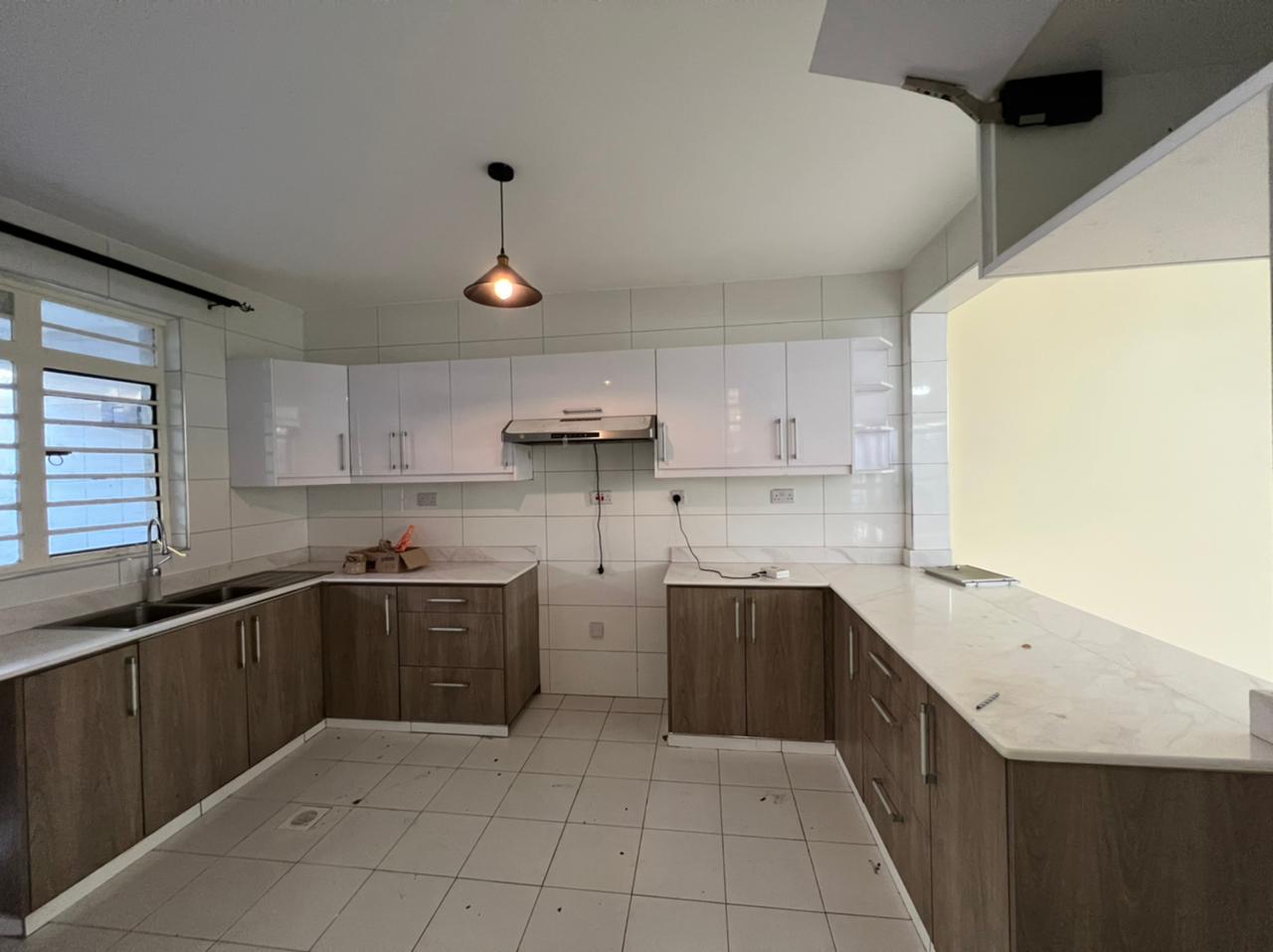 4-Bedroom image 6